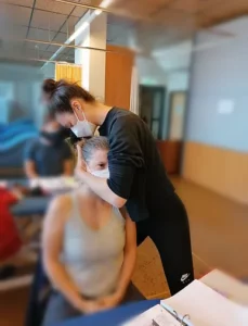 Katrin und Lea beim IAOM HWS Kurs